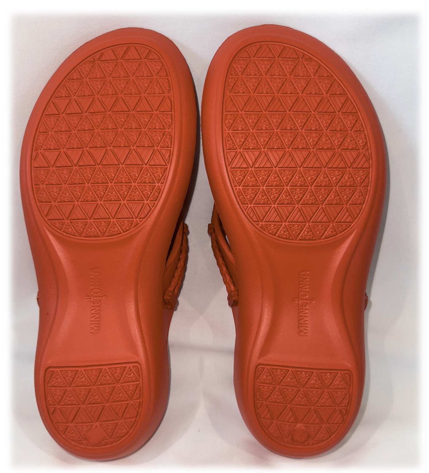 Minnetonka Silverthorne Prism Red Thong Sandal Size-8 Wide Width Women's